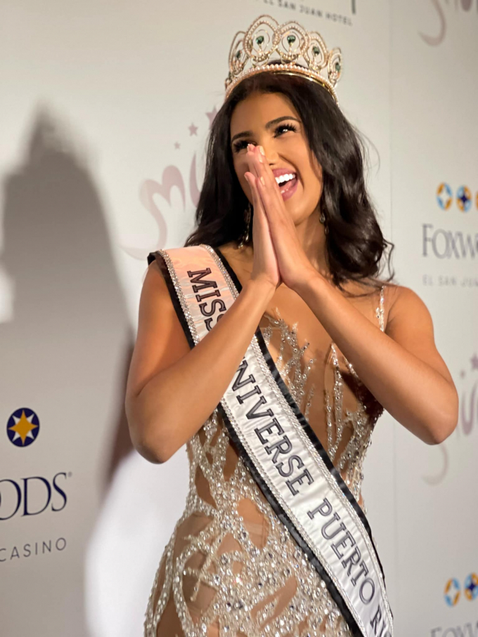 Mr.Nawat cười khà khà khi một mỹ nhân Miss Universe rục rịch đầu quân thi Miss Grand International