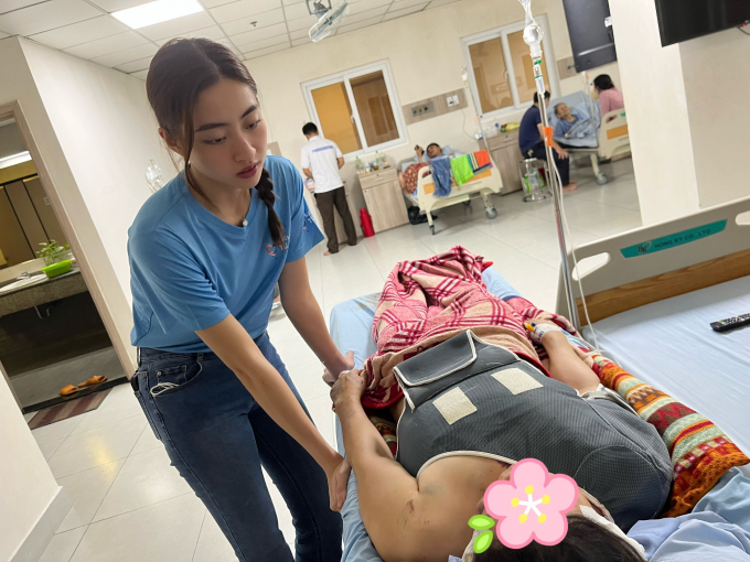 Hoa hậu Lương Thùy Linh hỗ trợ viện phí cho hai mẹ con bị thương nặng sau trận mưa lớn tại Phú Yên