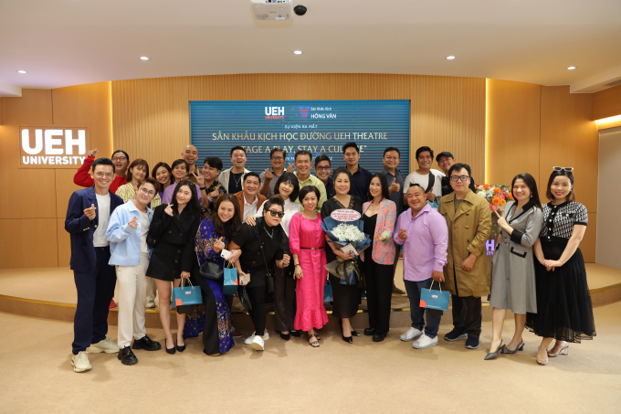 NSND Hồng Vân cùng Đại học Kinh tế TPHCM ký kết hợp tác, ra mắt sân khấu kịch học đường