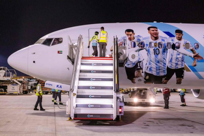 Messi đến Qatar cùng siêu vệ sĩ, Argentina sẵn sàng vô địch World Cup 2022