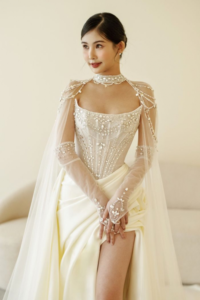 Bóc giá 2 thiết kế váy cưới của Lê Âu Ngân Anh trong hôn lễ tại TPHCM: Sương sương cũng 9 con số rồi!