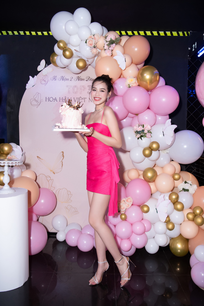 Top 3 Hoa hậu Việt Nam 2020 bất ngờ khi được ekip tổ chức kỷ niệm 2 năm đăng quang