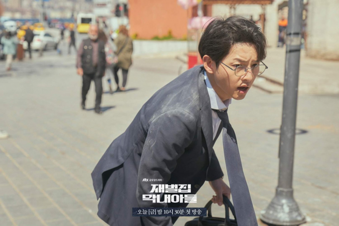 Song Joong Ki nhận tin vui lớn sau khi phim mới chạm đỉnh rating
