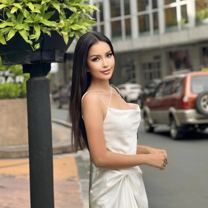 Vừa nhá hàng catwalk tại Philippines, Ngọc Châu đã được Miss Universe 2020 và Miss Universe Philippines 2022 để mắt đến