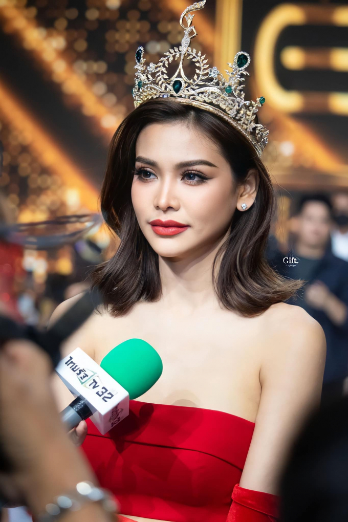 Miss Universe cho Anna bắn tiếng Thái không cần phiên dịch: Tín hiệu á hậu 1 giống Engfa và Praewwanich?