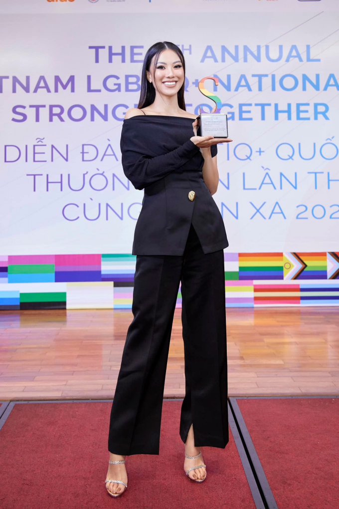 Á hậu Kim Duyên tự hào nhận giải Đồng minh của Cộng đồng LGBTIQ+