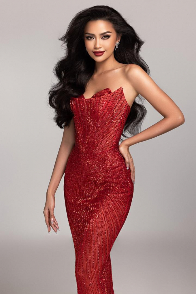 Ngọc Châu hóa phượng hoàng lửa thiêu đốt mọi ánh nhìn với bộ ảnh chính thức gửi đến Miss Universe 2022