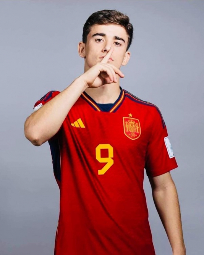 Gavi Pablo - chàng tuyển thủ 2K4 của Tây Ban Nha khiến hội chị em ôm tim vì quá đẹp trai