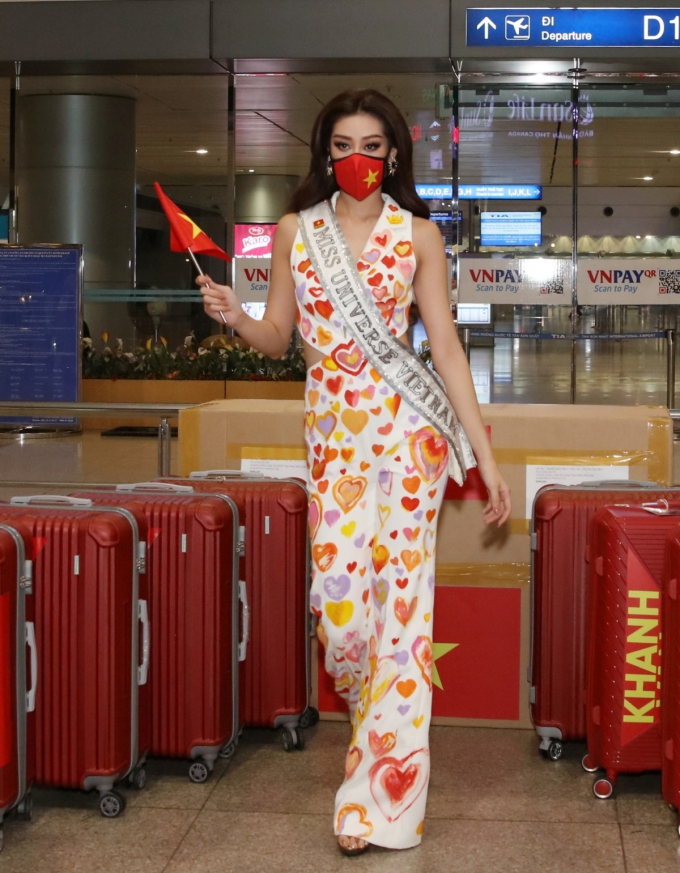 Áo choàng trong phần thi bikini của Miss Universe có thay đổi lớn: Fans tấm tắc khen ngợi ý nghĩa đằng sau