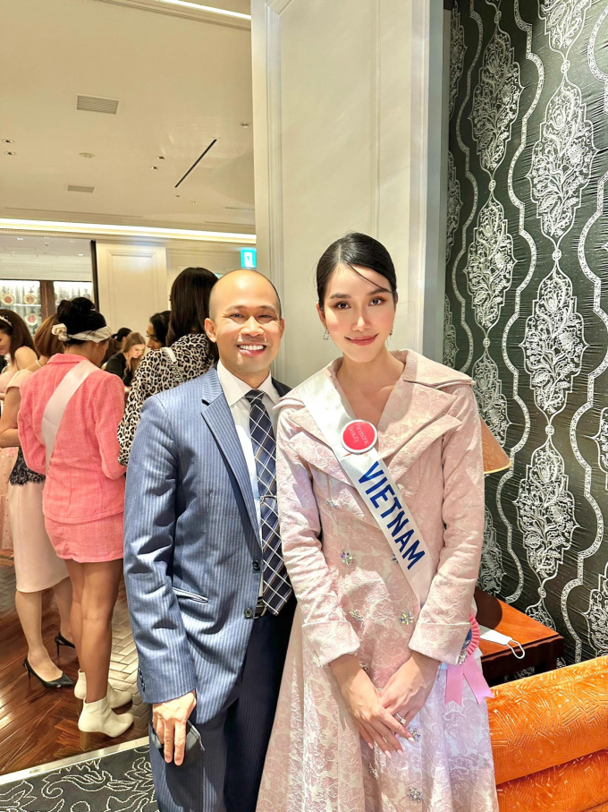Chụp ảnh cùng các nhân vật quyền lực ở Miss International 2022, Phương Anh được hi vọng lọt vào tầm ngắm chiếc vương miện