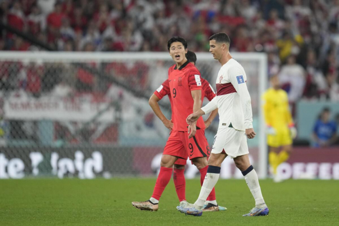 Ronaldo mất kiểm soát, nghi chửi cả HLV Bồ Đào Nha