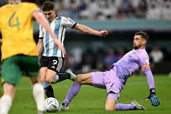 Messi tỏa sáng, Argentina tiến thẳng vào tứ kết World Cup 2022