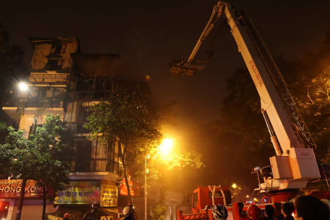3 ngôi nhà phố cổ Hà Nội bốc cháy lúc nửa đêm