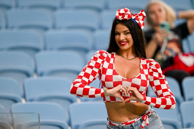 Mỹ nhân Croatia thách thức chủ nhà Qatar, mặc hở táo bạo ở World Cup