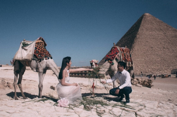 Sát ngày lên xe hoa, Ngọc Hân hé lộ ảnh cưới chụp tại Ai Cập cách đây 5 năm