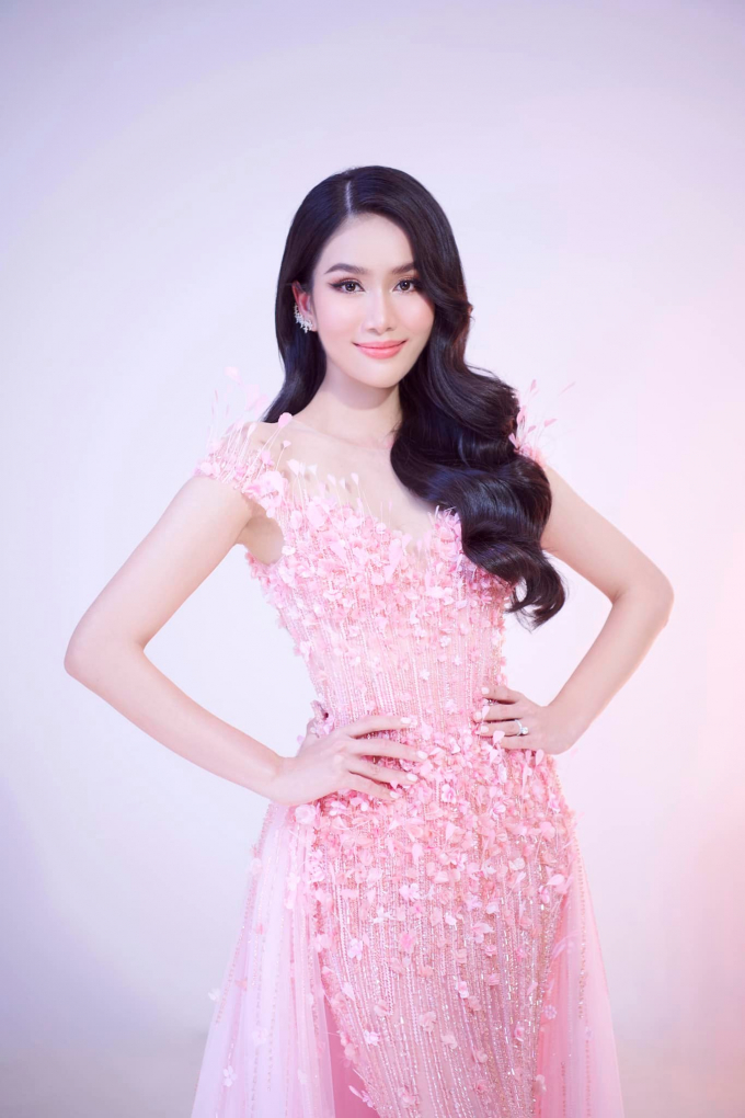 Phương Anh chốt váy dạ hội chính thức tại chung kết Miss International: Tone hồng quá hợp đội vương miện Hoa anh đào