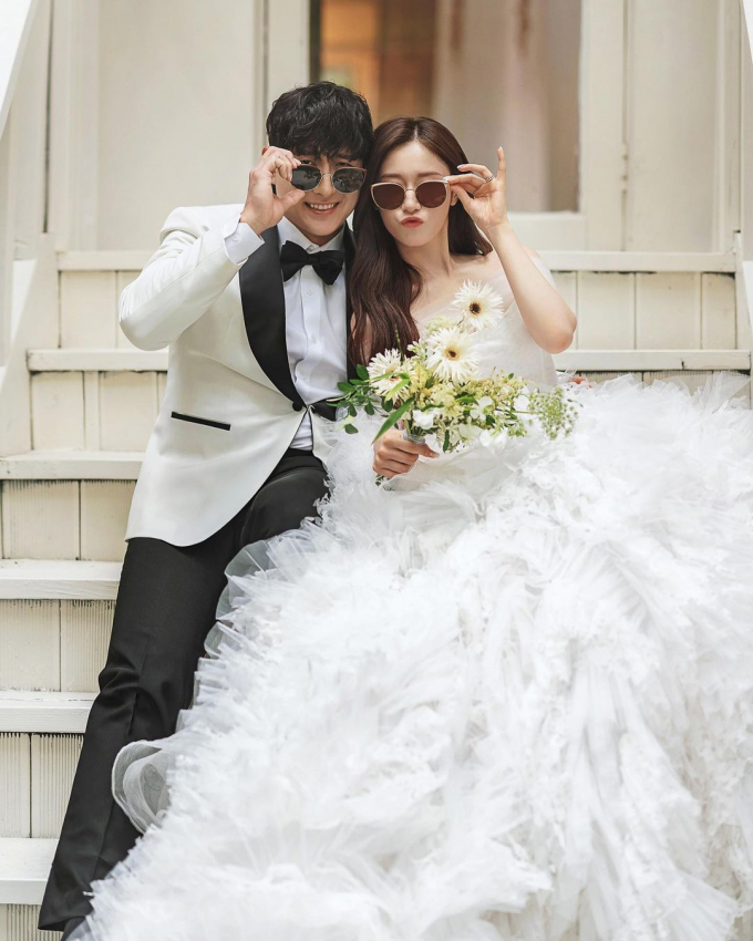 Jiyeon (T-ara) xả loạt ảnh cưới nét căng, tươi cười hạnh phúc chứng tỏ tìm được một nửa đích thực