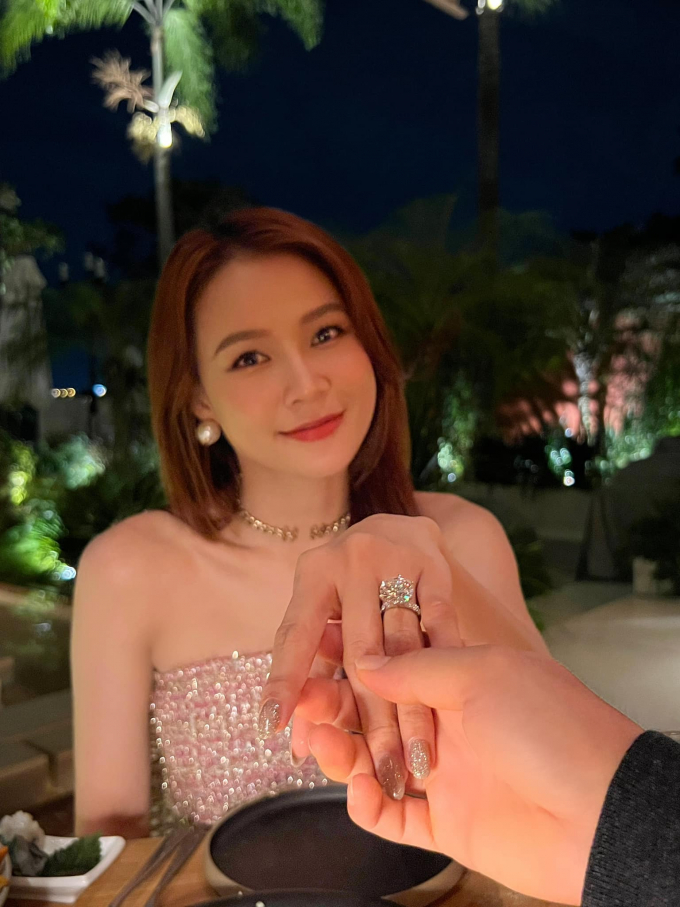 HOT: Sam bất ngờ tung ảnh được cầu hôn ở tuổi 31, netizen gọi tên Ninh Dương Lan Ngọc