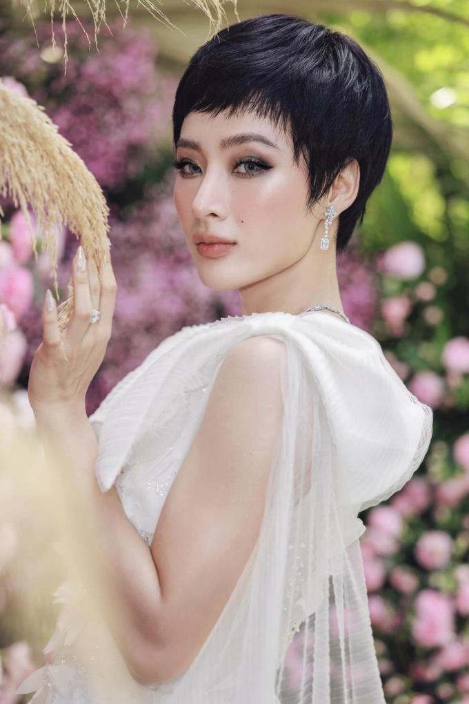 Angela Phương Trinh tái xuất showbiz sau 5 năm tập trung cho công việc riêng
