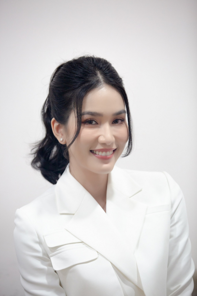 Ứng xử Top 8 trong 45 giây: Phương Anh nói 3 thứ tiếng, nuốt cả micro Miss International 2022