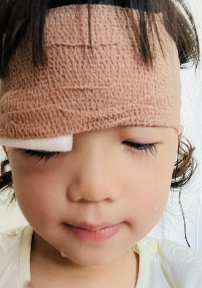 Con gái cưng của JustaTee bị thương vùng mắt khiến dân tình lo lắng