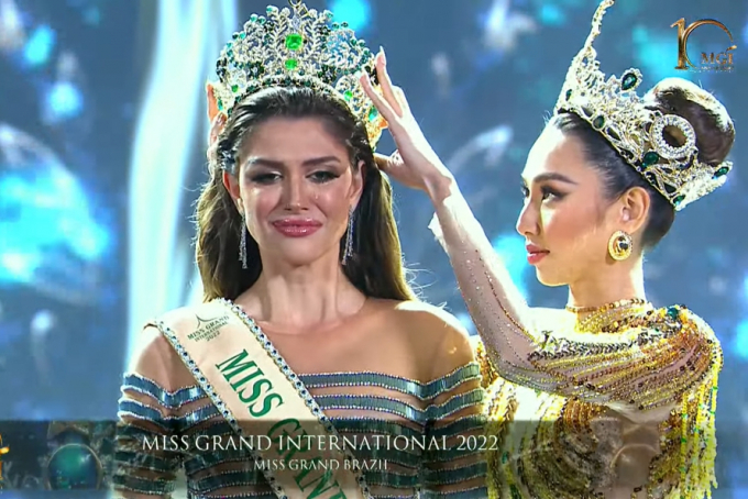 Nhiệm kỳ độc lạ của Miss Grand International 2022: Hoa hậu chạy show hát hò, á hậu đóng phim LGBT