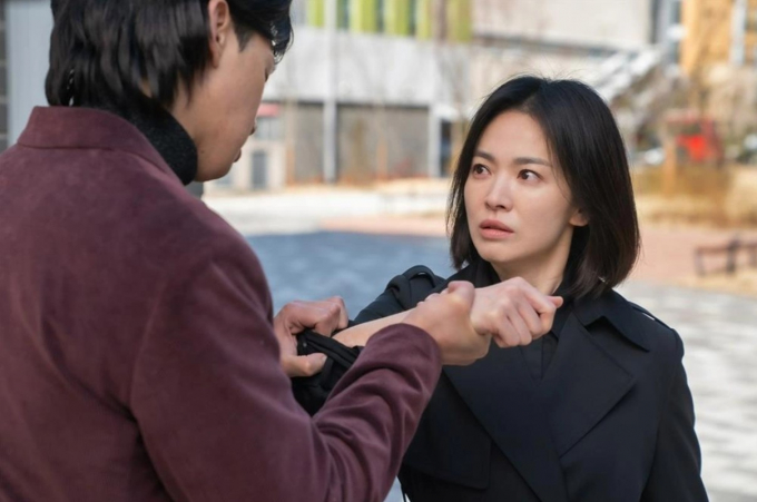 Vinh quang trong thù hận và sự nổi loạn của Song Hye Kyo