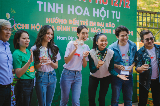 Hoa hậu Kim Ngân hội ngộ đàn chị HHen Niê, tận tay trao gửi yêu thương cho trẻ em bại não Nam Định