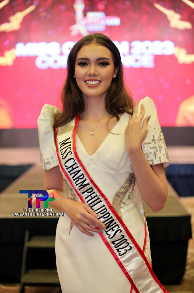 Choáng với vương miện khủng của Miss Charm Philippines 2023: Fans hối thúc Thanh Thanh Huyền nhanh chóng làm bộ hình đáp lễ