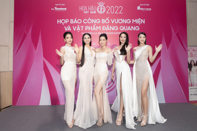Đỗ Hà, Phương Nhi gây mê fans với nhan sắc ngọt ngào tại họp báo công bố vương miện Hoa hậu Việt Nam 2022