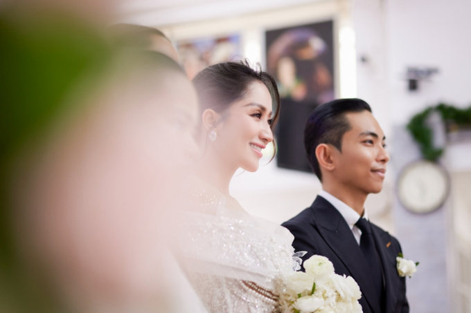 Khánh Thi - Phan Hiển tổ chức hôn lễ tại nhà thờ, cô dâu xúc động: Đây mới đúng là lễ cưới