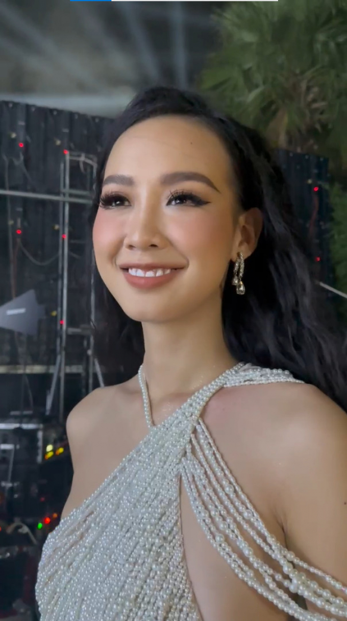 Hoa hậu Bảo Ngọc tinh tế đổi giày để sánh bước cùng Tiểu Vy khiến netizen tấm tắc khen ngợi