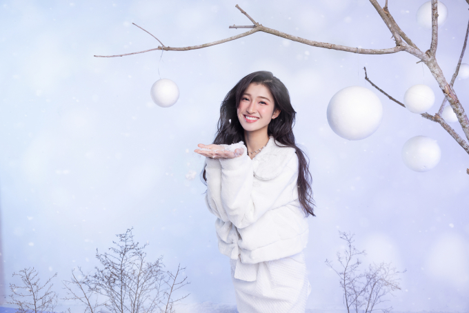 Á hậu Phương Nhi hoá công chúa tuyết trong trẻo, “cưa đổ” fans trong loạt ảnh mừng Giáng sinh