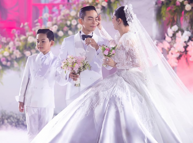 Không đi tiền mừng, Trấn Thành tiết lộ mức cát-xê làm MC dẫn đám cưới Khánh Thi - Phan Hiển