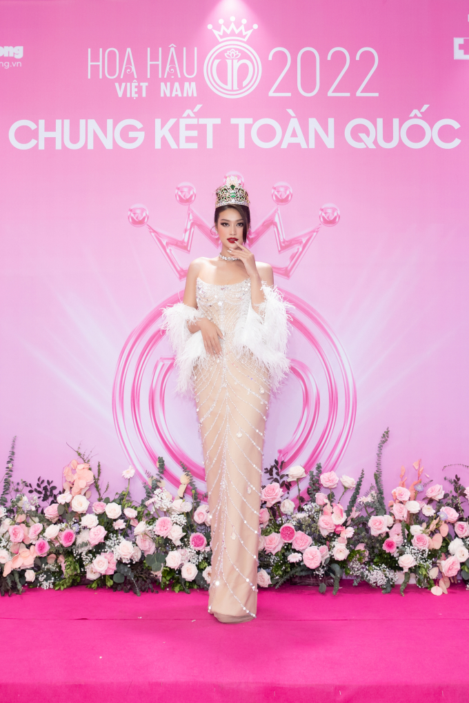 Ngũ đại hoa hậu Tiểu Vy - Thiên Ân - Bảo Ngọc - Mai Phương - Lương Linh đọ sắc bất phân thắng bại trên thảm đỏ Hoa hậu Việt Nam 2022