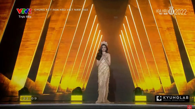 Xúc động với những khoảnh khắc đương nhiệm cuối cùng của Đỗ Hà trên sân khấu Hoa hậu Việt Nam 2022