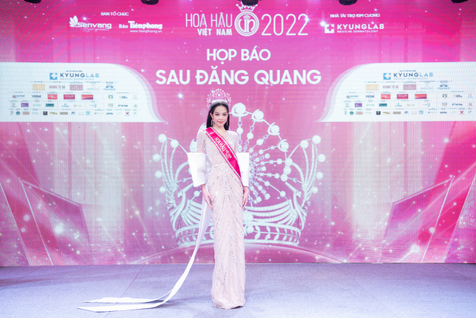 Tân Hoa hậu Việt Nam 2022 bị soi trình độ tiếng Anh kém: Fans lo lắng làm sao xuất khẩu quốc tế?