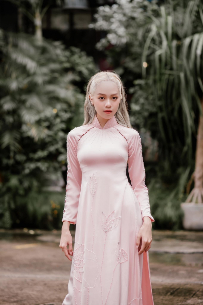 Hé lộ bất ngờ về váy dạ hội của hoa hậu Thanh Thủy: Thực hiện trong 2 tháng, thân áo phác hoạ bức tranh miền trung