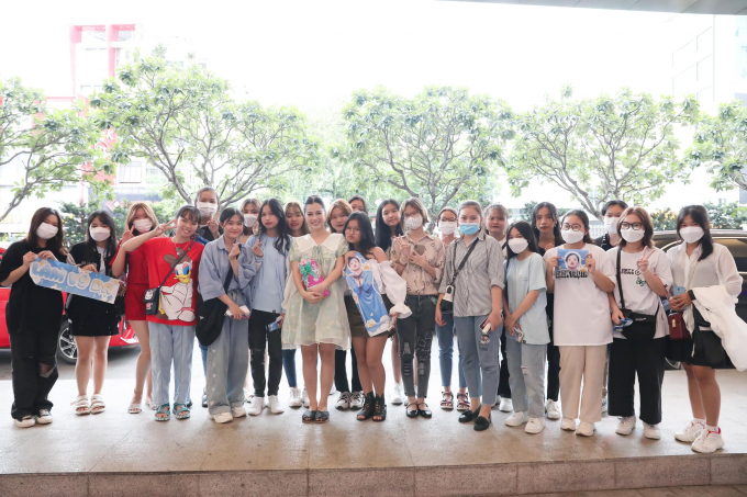 FC Lâm Vỹ Dạ chung tay trao quà thiện nguyện cho người vô gia cư trong đêm Giáng sinh