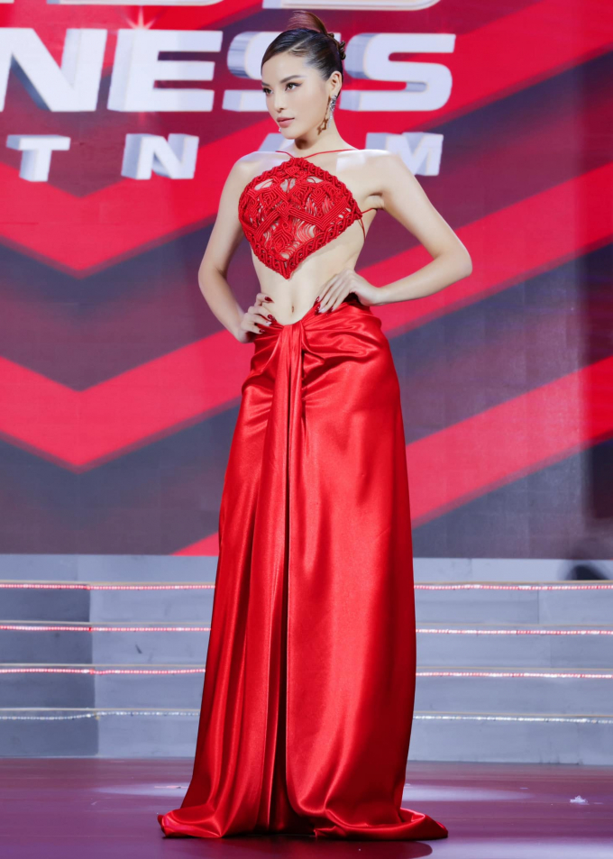 Đỗ Hà bị chỉ trích đến ngày cuối nhiệm kỳ vẫn thua người đẹp thị phi nhất lịch sử Hoa hậu Việt Nam