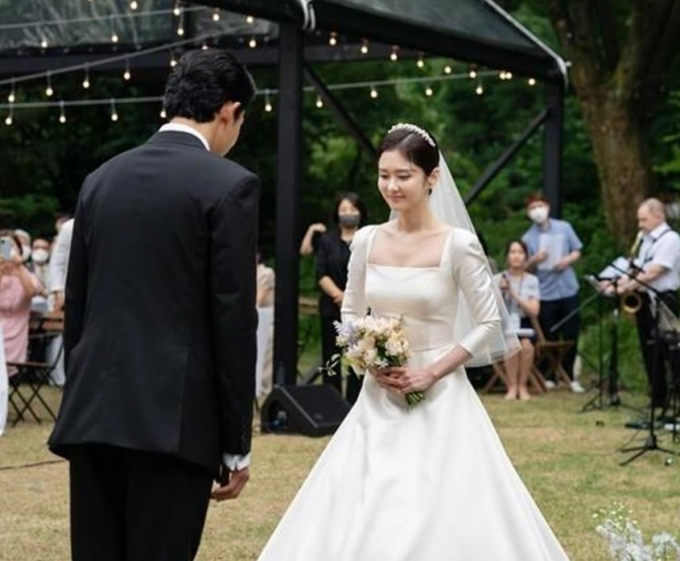 Nhìn lại loạt hôn lễ thế kỷ đình đám và xa hoa của sao Hàn năm 2022