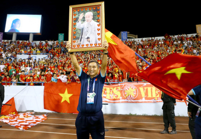 VĐV và HLV xuất sắc nhất thể thao Việt Nam năm 2022 là ai?