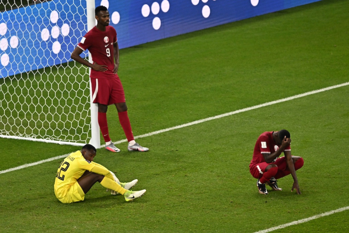 Sau thất bại thảm hại tại World Cup, Qatar cắt hợp đồng với HLV Sanchez