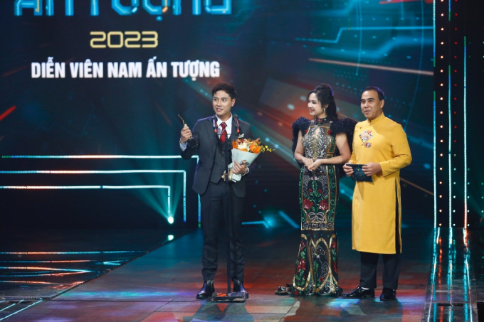 Thanh Sơn thắng giải diễn viên nam ấn tượng của VTV Awards 2022
