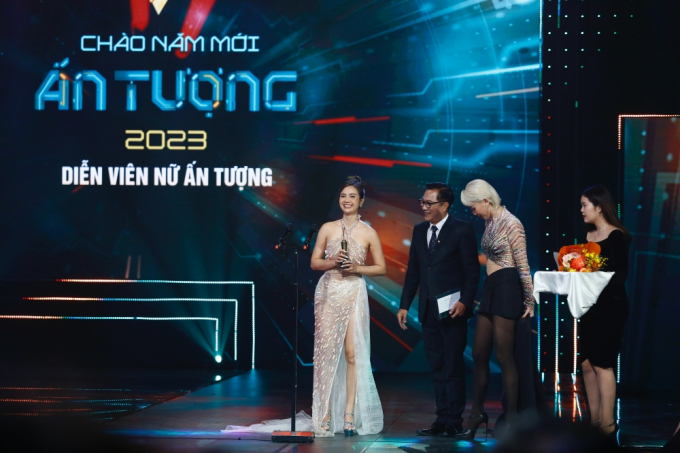 VTV Awards 2022: Huyền Lizzie vượt Hồng Diễm, Khả Ngân ẵm giải diễn viên nữ ấn tượng