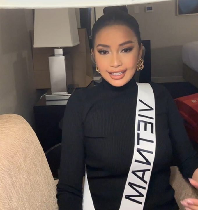 Ngọc Châu khoe sash mới của Miss Universe 2022: Fans tấm tắc khen điểm 10 cho chất lượng