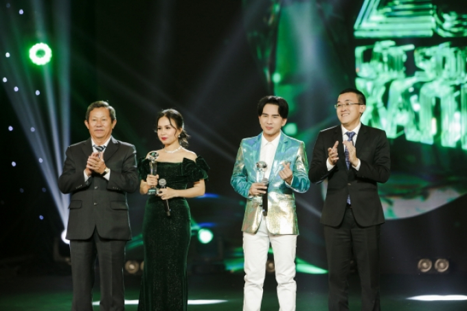 Làn sóng xanh 2022: Hoàng Thùy Linh bội thu, tân binh MONO mang về 3 giải thưởng lớn