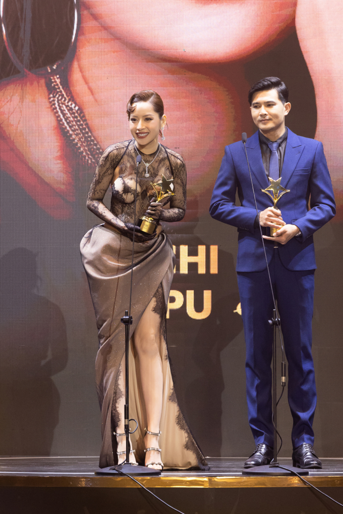 Chi Pu lần thứ 2 được vinh danh tại lễ trao giải Ngôi sao xanh ở hạng mục do khán giả bình chọn