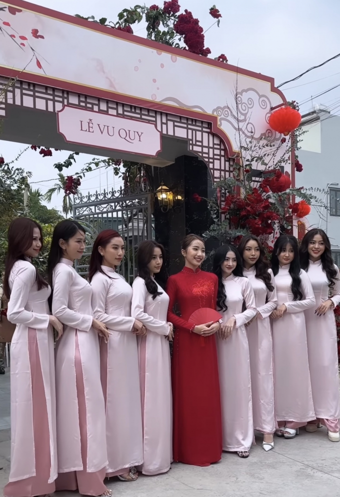 Dàn gái xinh giật trọn spotlight của cô dâu trong ngày cưới của hot girl Khánh Huyền và Duy Nhỏ