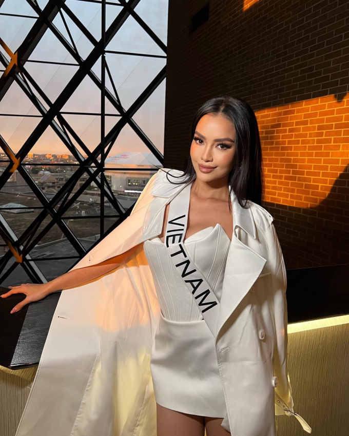 Ngày 6 ở Miss Universe 2022: Ngọc Châu thay đổi outfit phút chót vì fans phàn nàn mang boots quá nhiều?